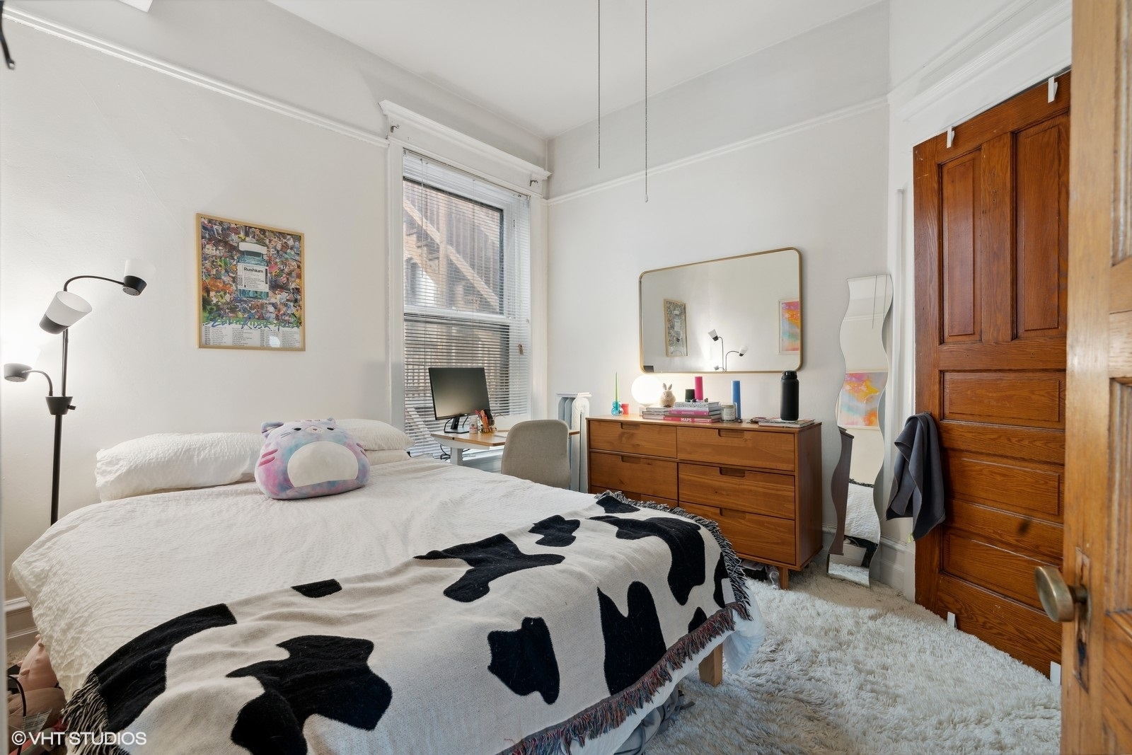 650 W Barry Avenue Unit: 2