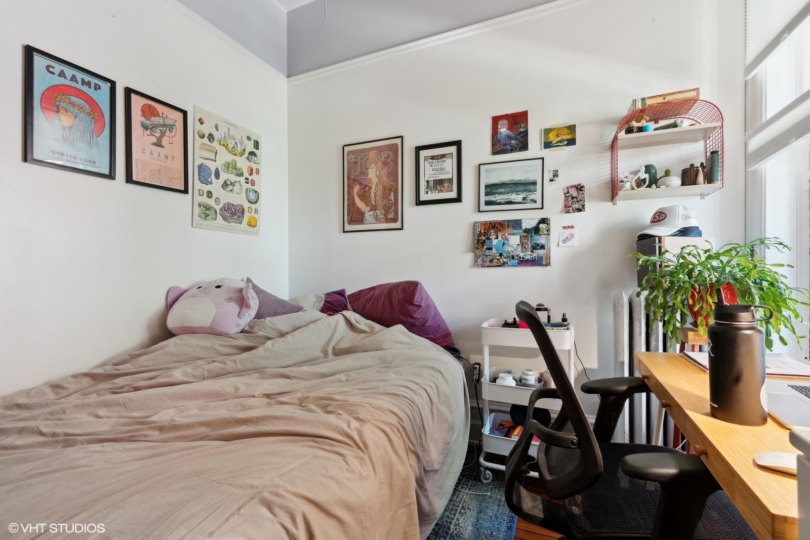 650 W Barry Avenue Unit: 2