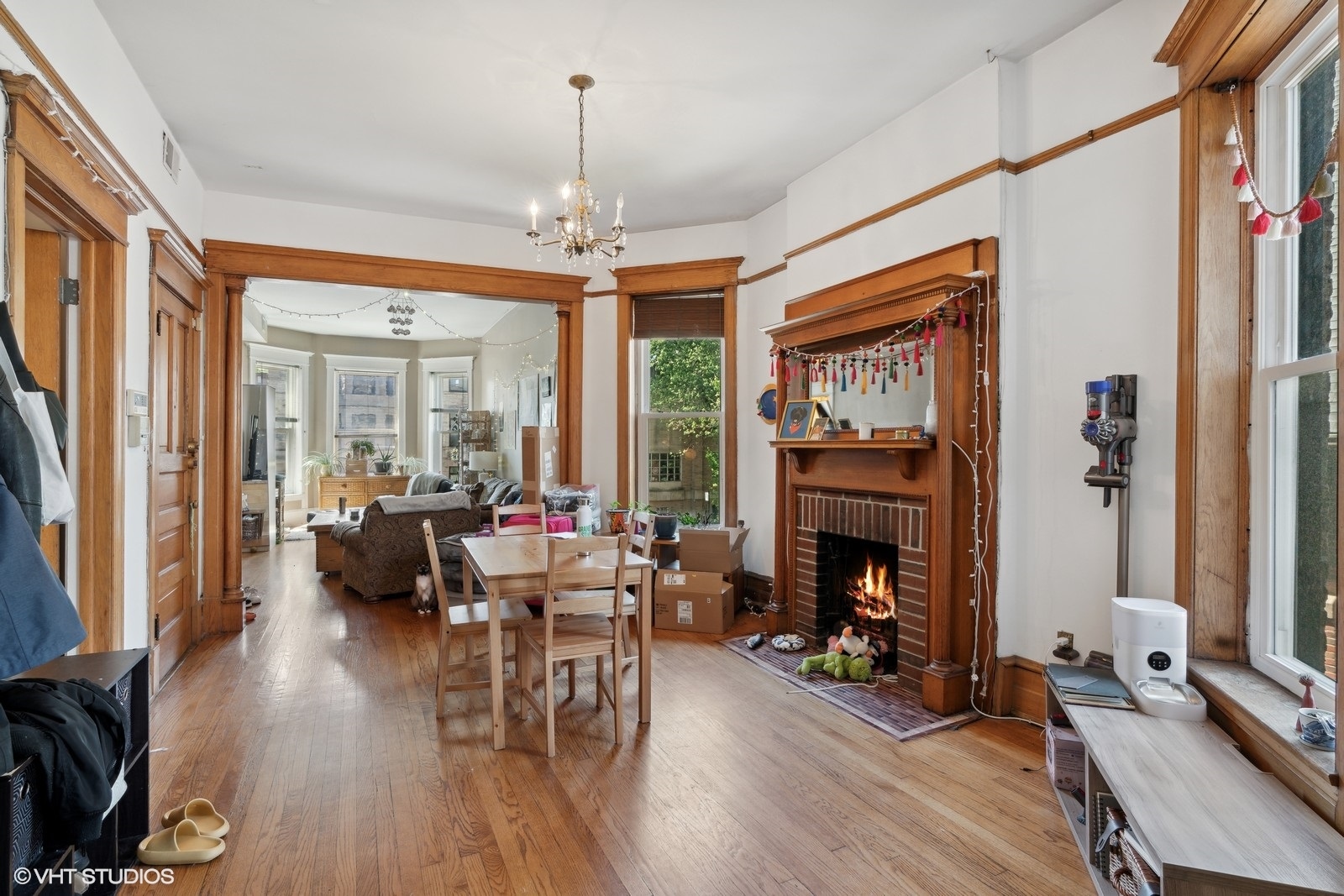 650 W Barry Avenue Unit: 2