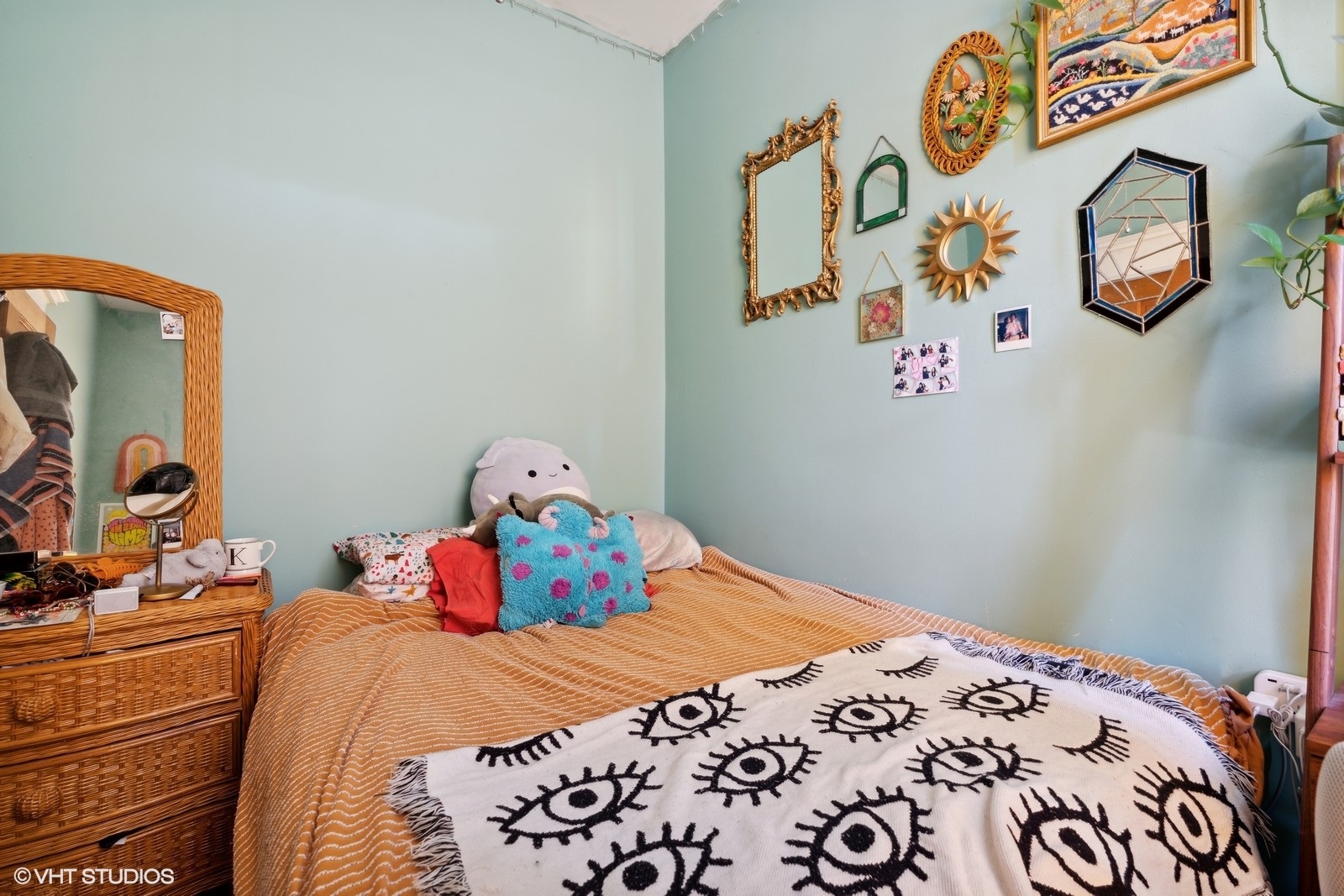 650 W Barry Avenue Unit: 2