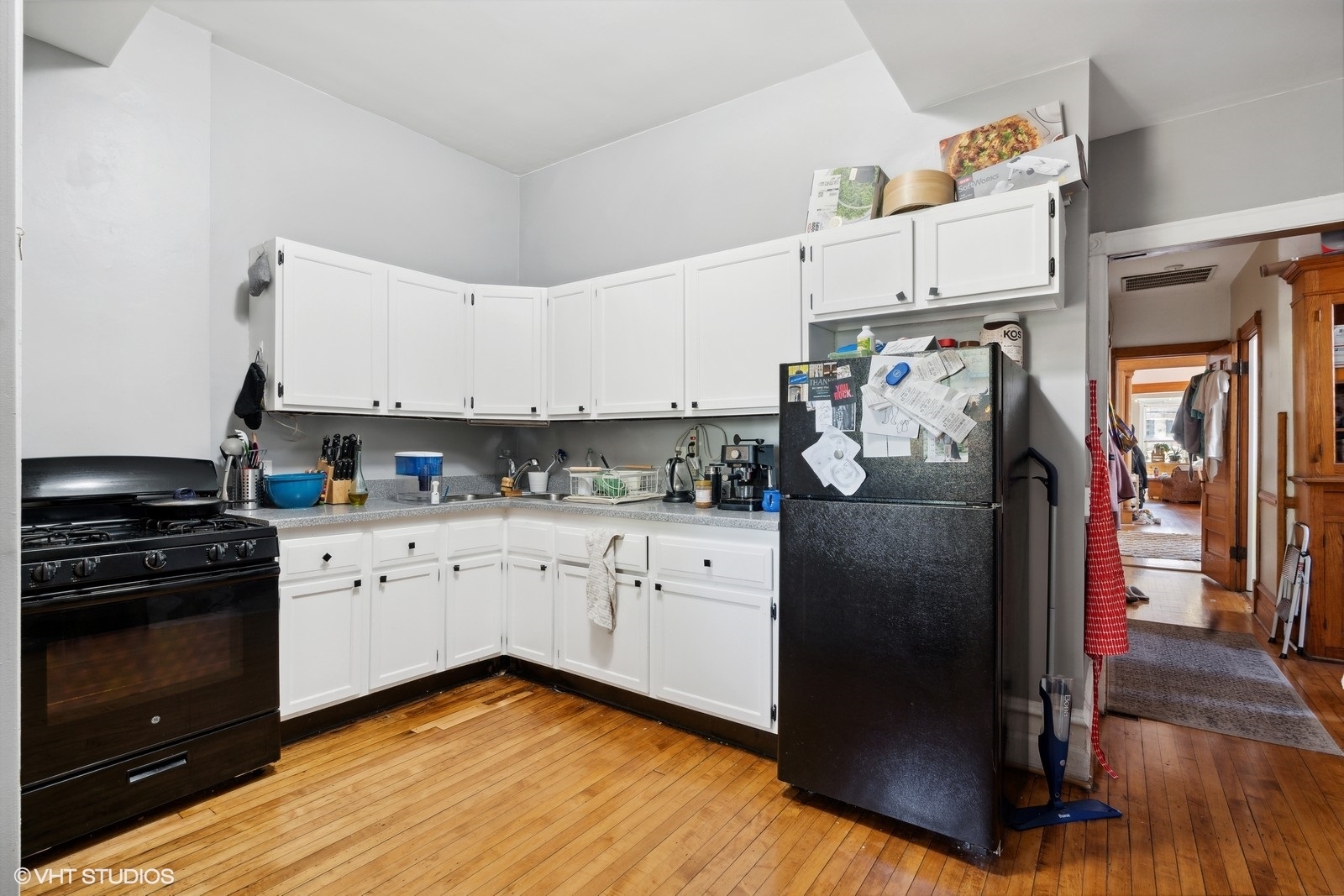 650 W Barry Avenue Unit: 2