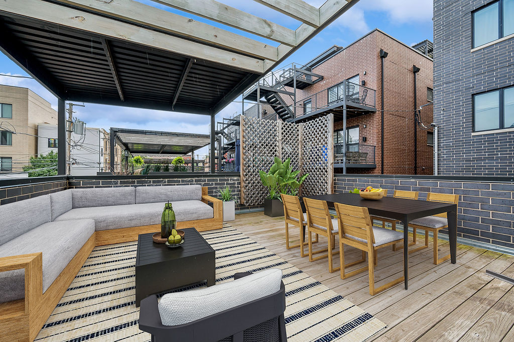 2422 W Lyndale Street Unit: 1E