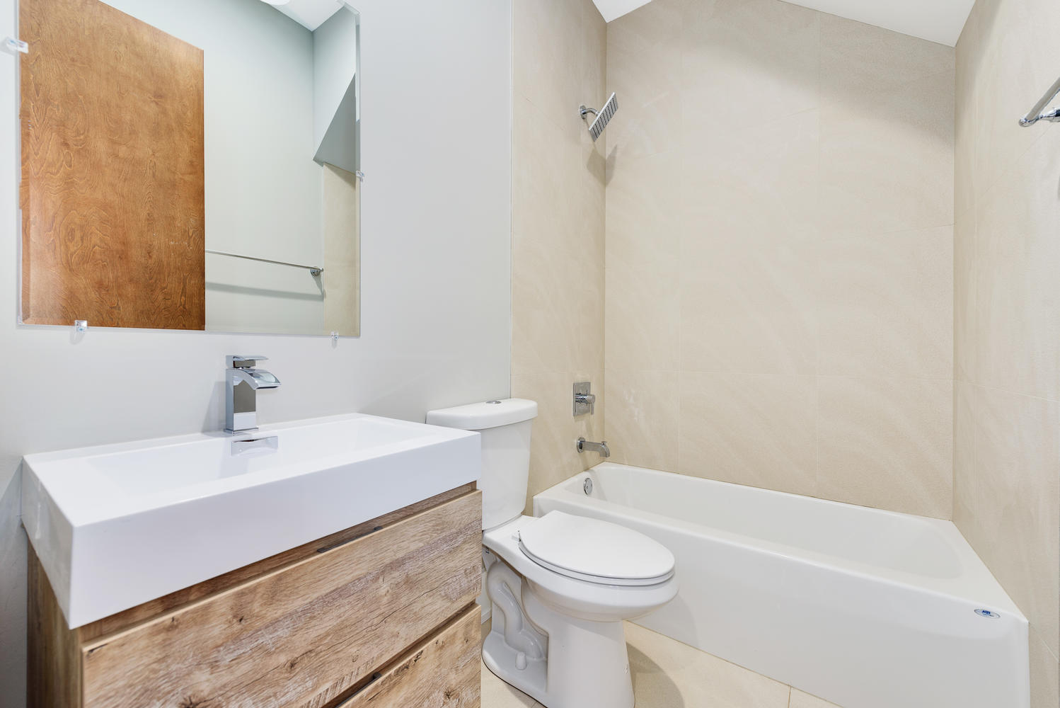 2518 W Division Avenue Unit: 1SE