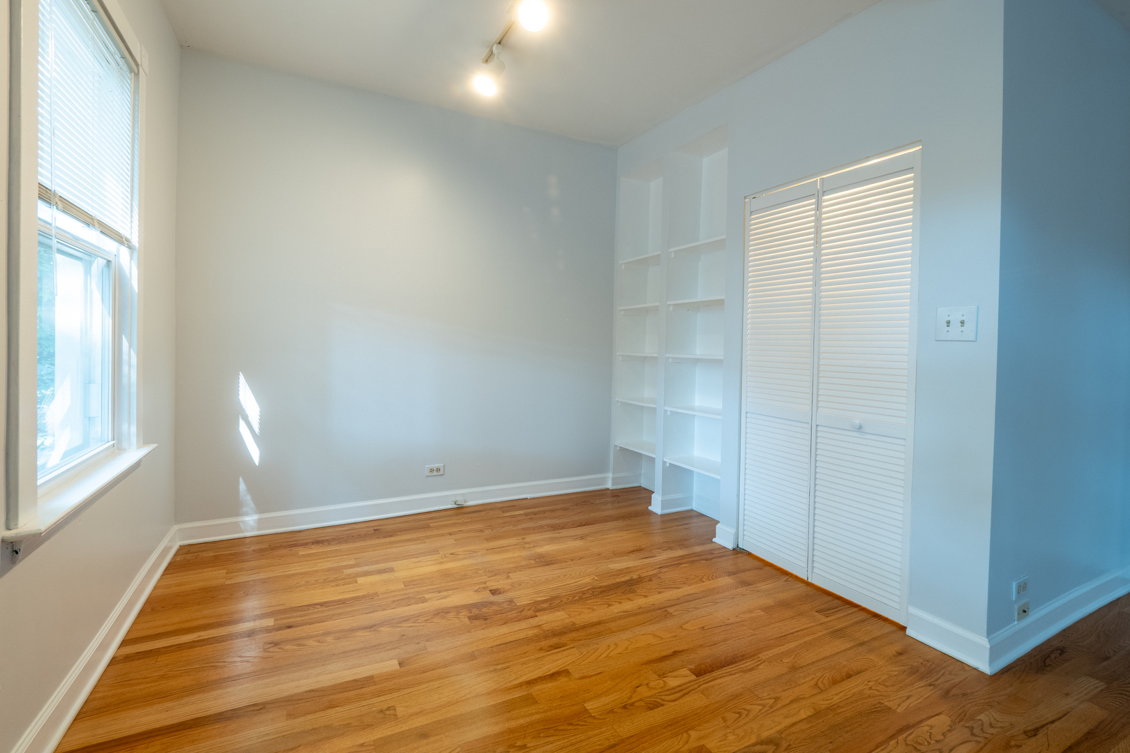 1920 W School Street