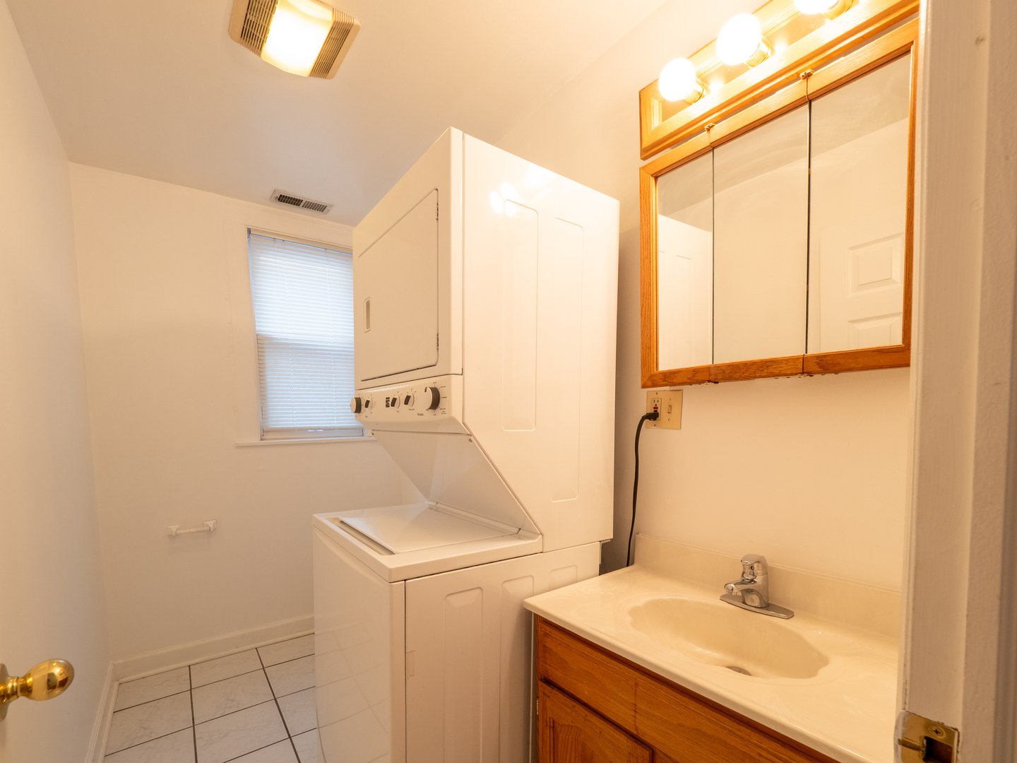 1920 W School Street