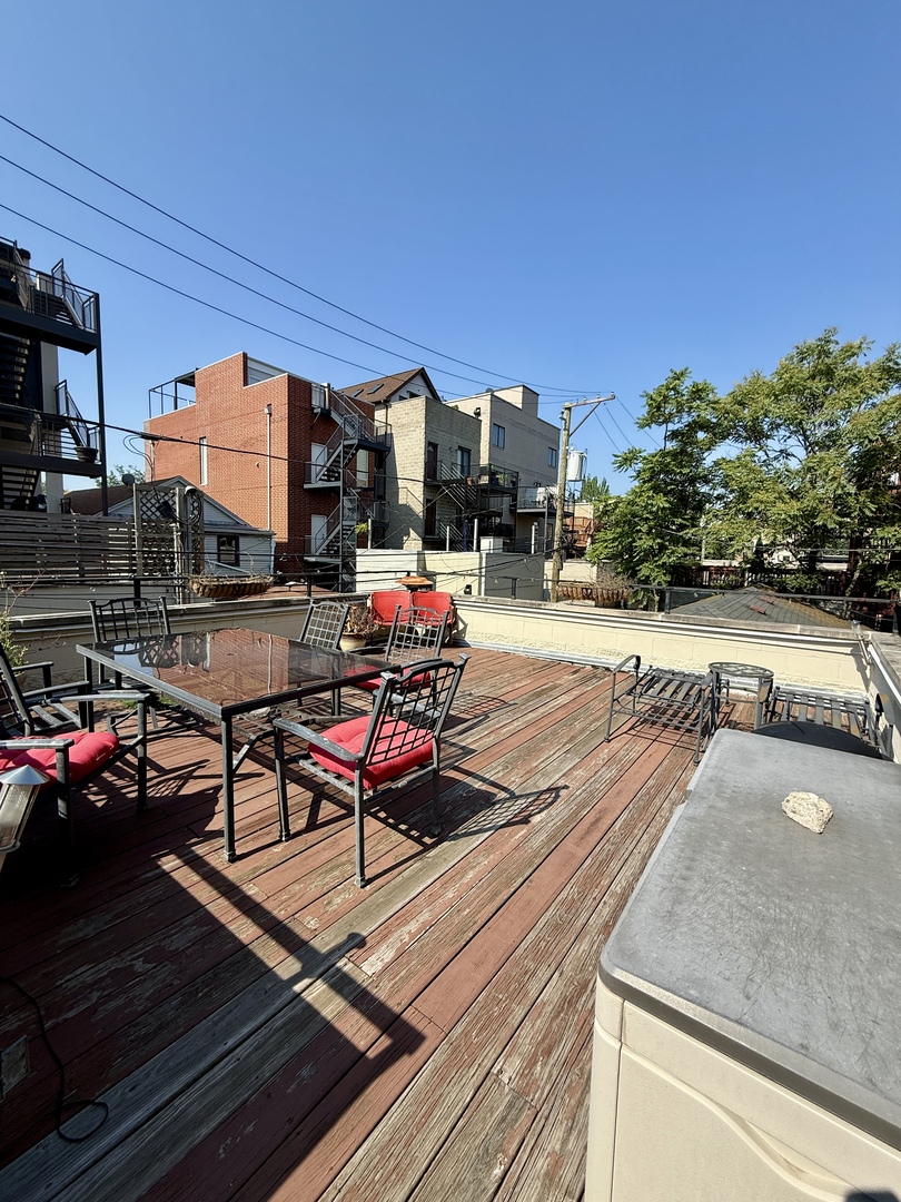 1621 W Le Moyne Street Unit: 1W