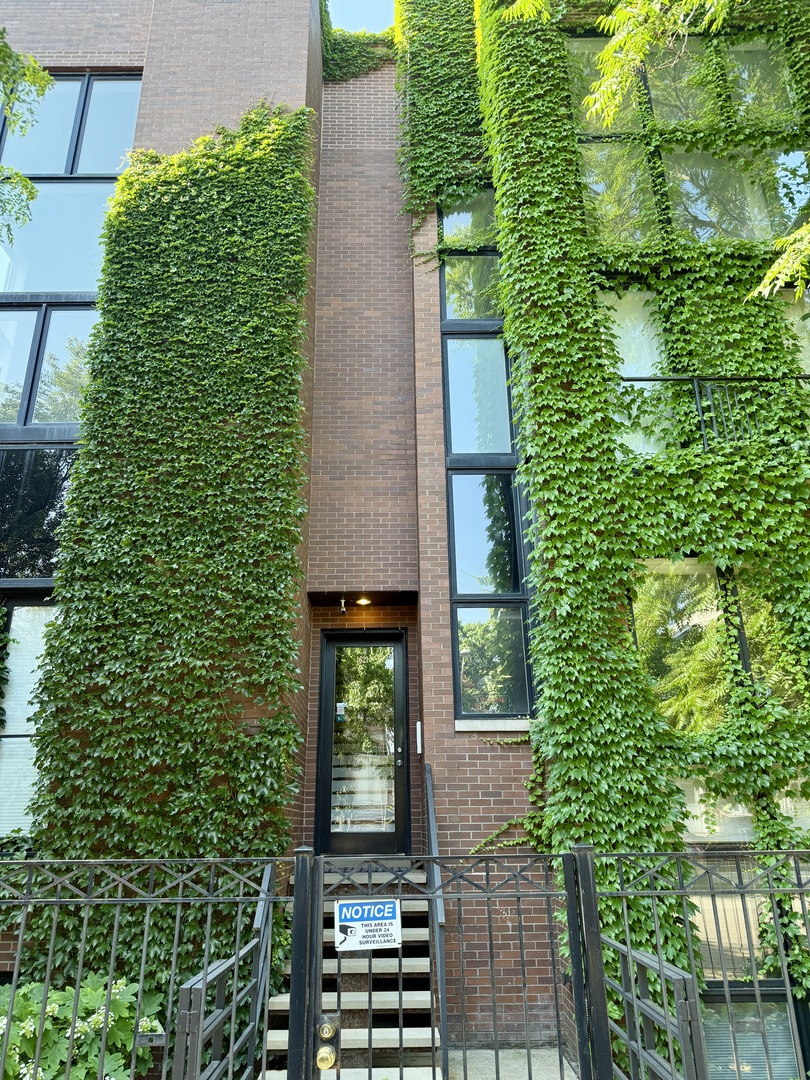 1621 W Le Moyne Street Unit: 1W