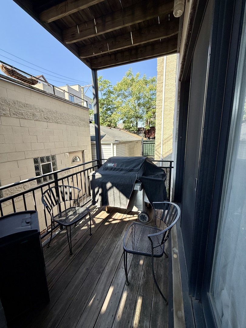 1621 W Le Moyne Street Unit: 1W