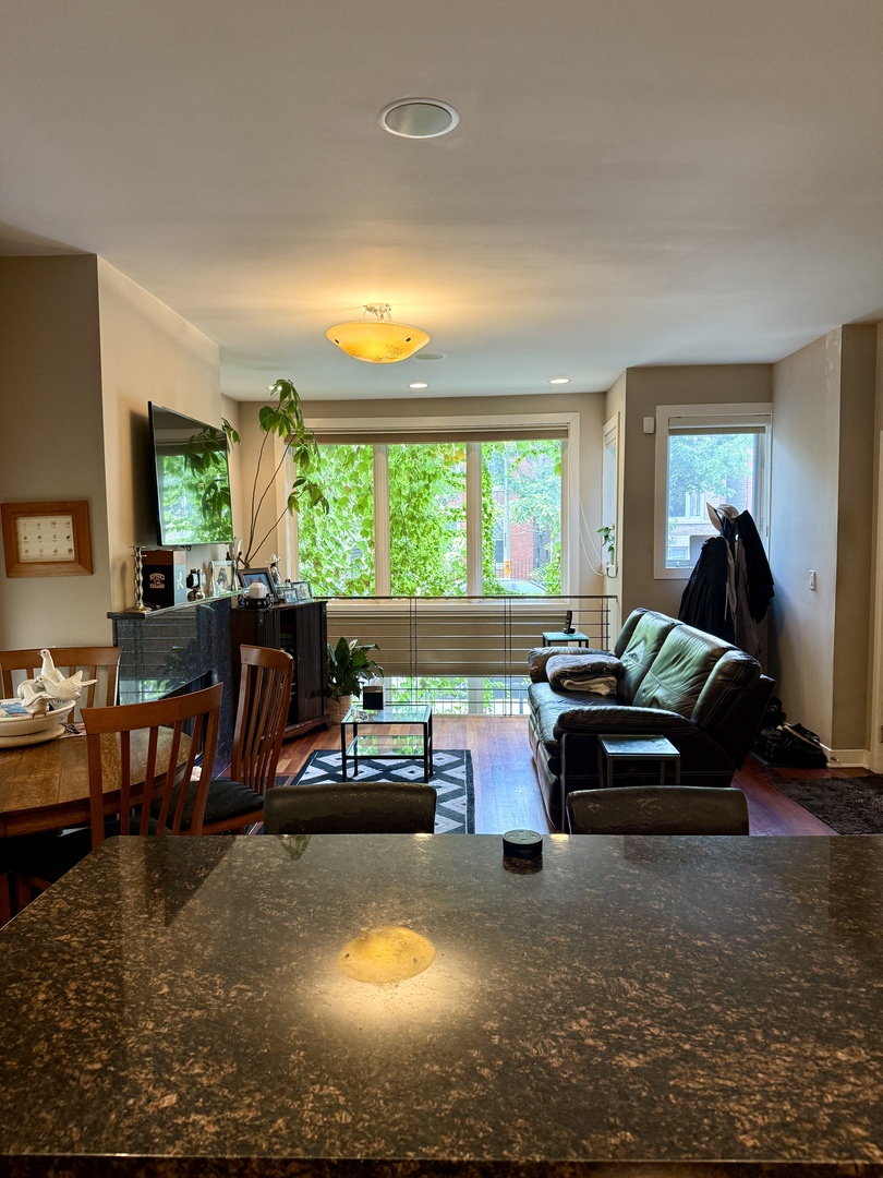 1621 W Le Moyne Street Unit: 1W