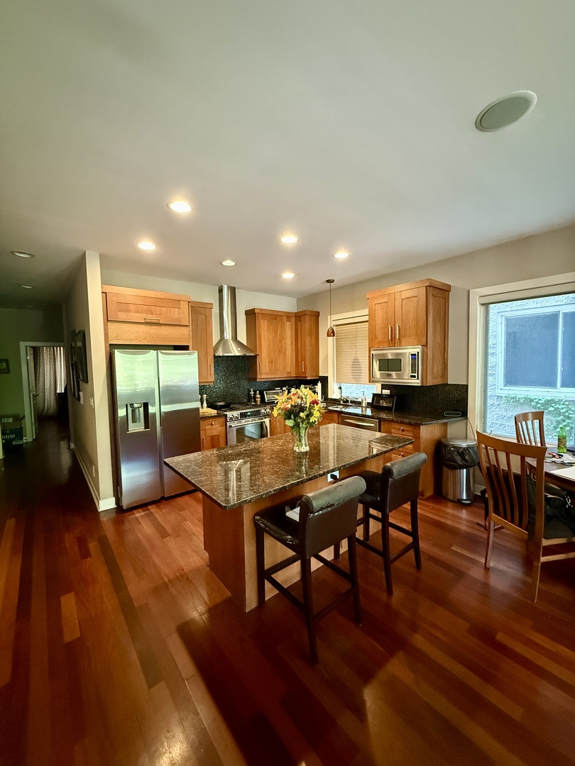 1621 W Le Moyne Street Unit: 1W