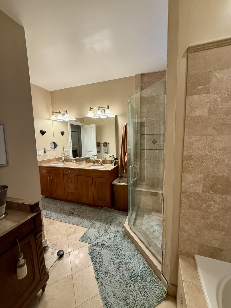 1621 W Le Moyne Street Unit: 1W