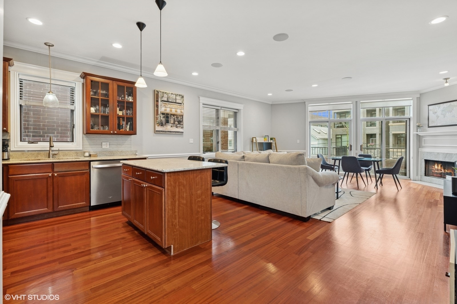 2438 N Clybourn Avenue Unit: 2
