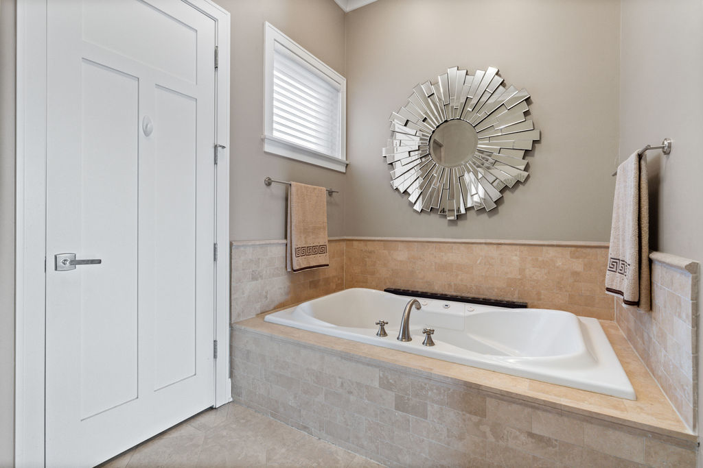 2424 N ASHLAND Avenue Unit: PH