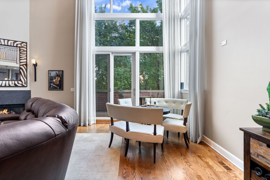 2424 N ASHLAND Avenue Unit: PH
