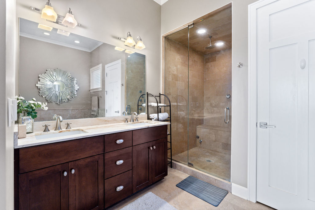 2424 N ASHLAND Avenue Unit: PH