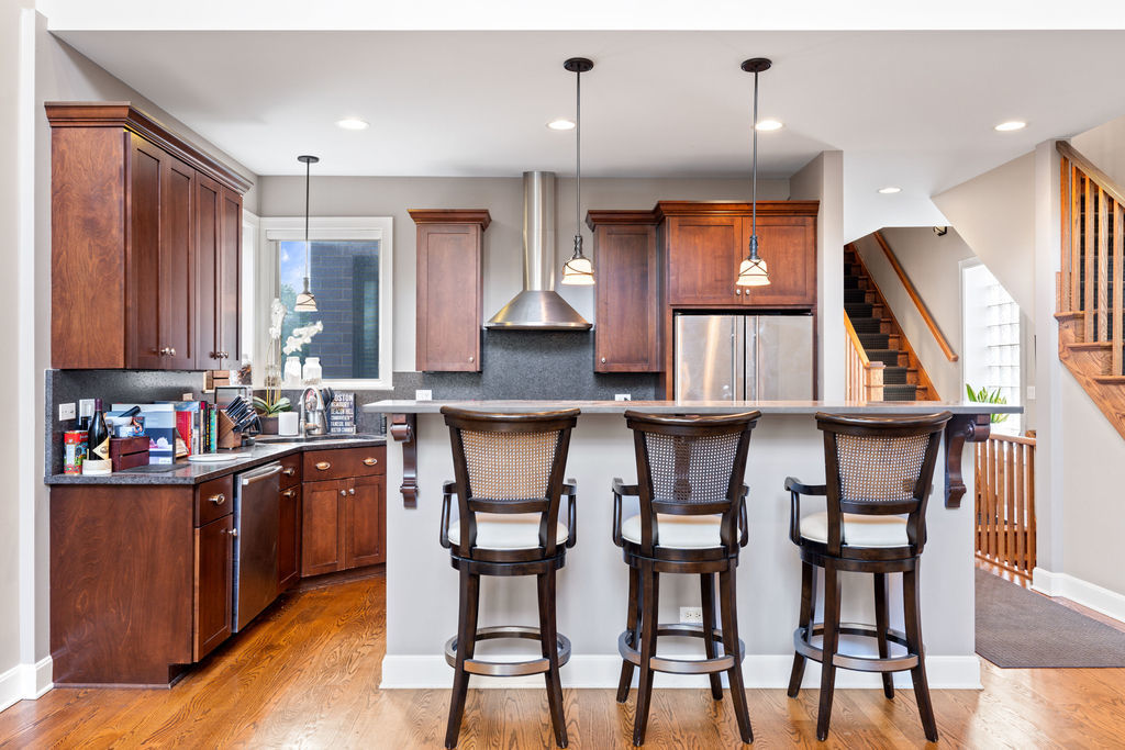 2424 N ASHLAND Avenue Unit: PH