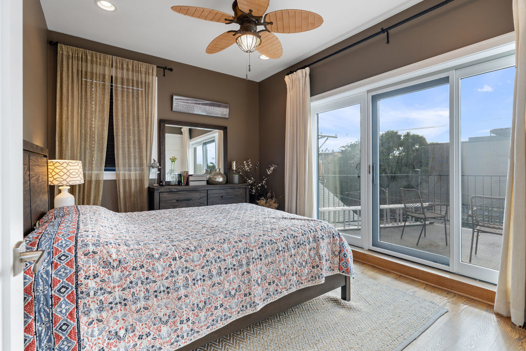 2424 N ASHLAND Avenue Unit: PH