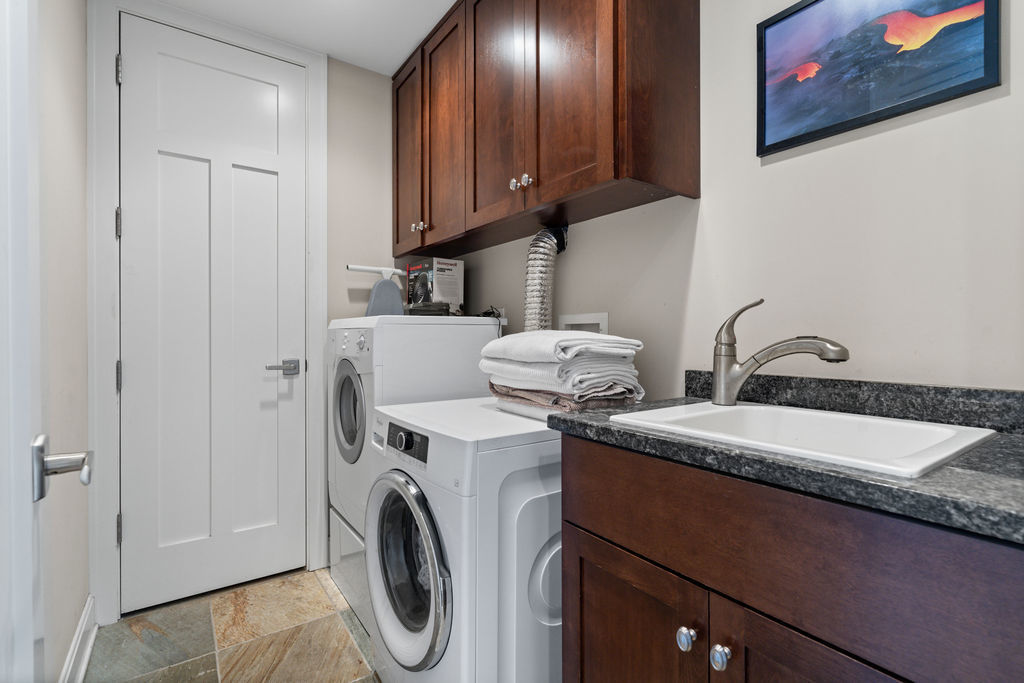 2424 N ASHLAND Avenue Unit: PH