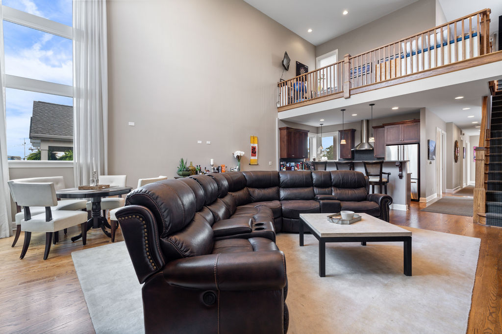2424 N ASHLAND Avenue Unit: PH