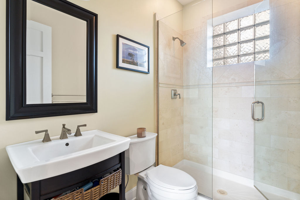 2424 N ASHLAND Avenue Unit: PH