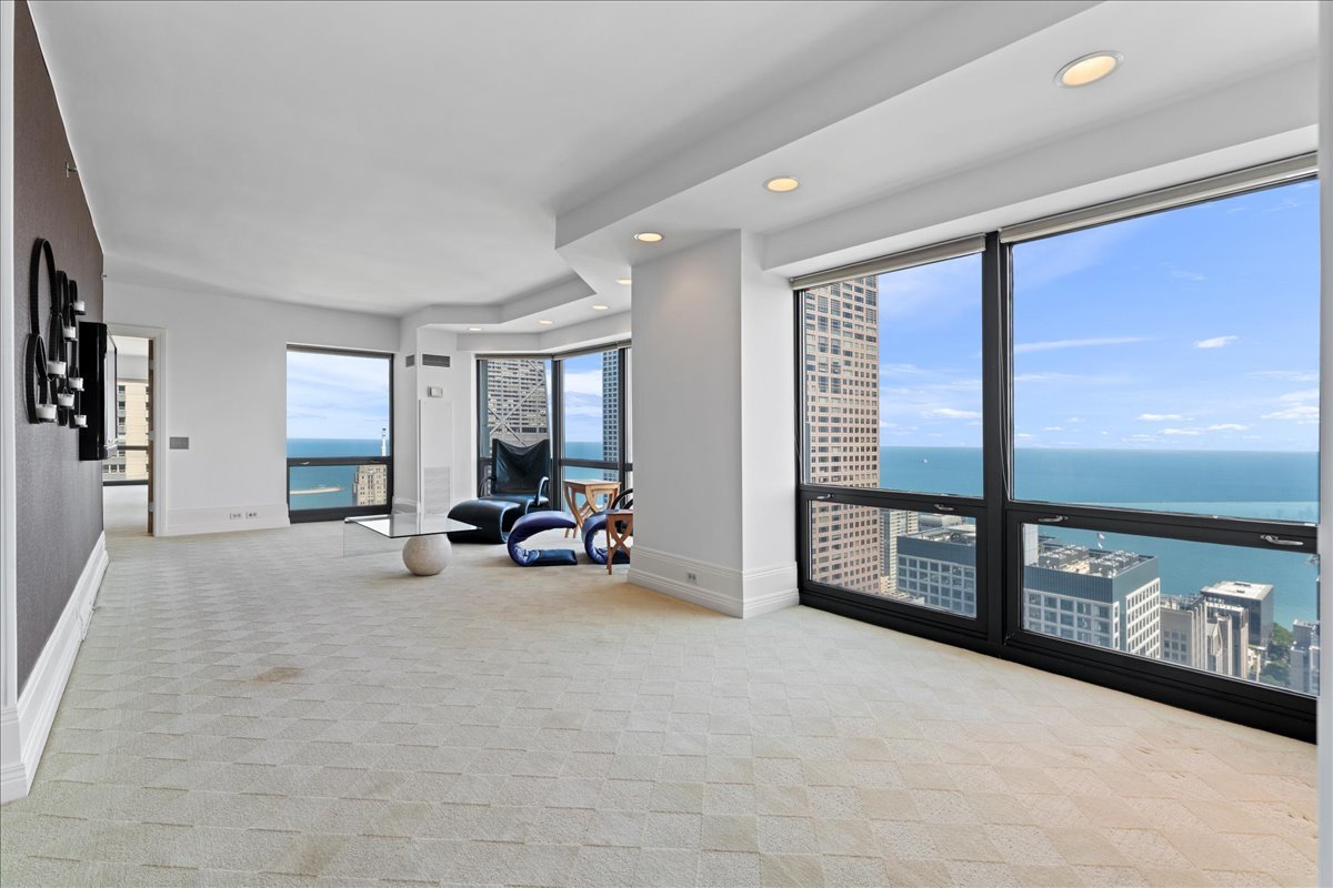 100 E Huron Street Unit: 4703