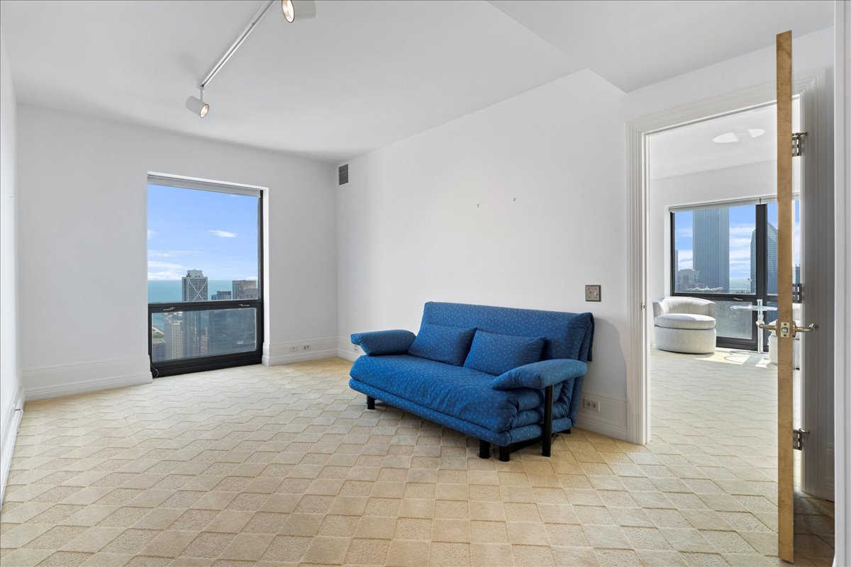 100 E Huron Street Unit: 4703