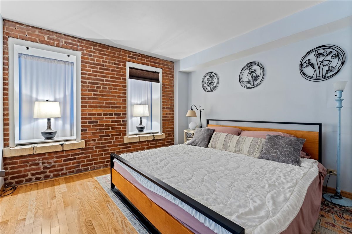 40 E 9th Street Unit: 1303