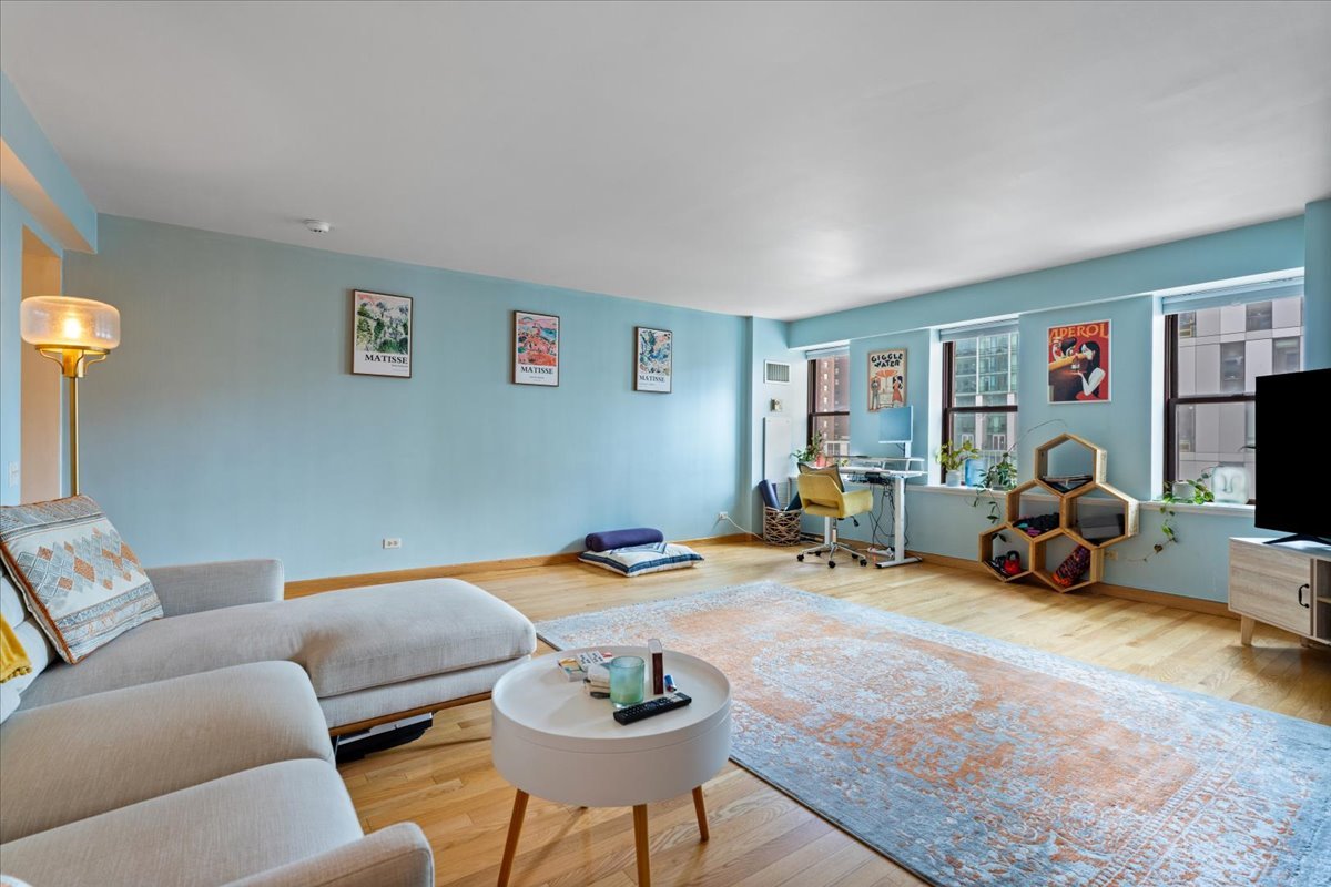 40 E 9th Street Unit: 1303
