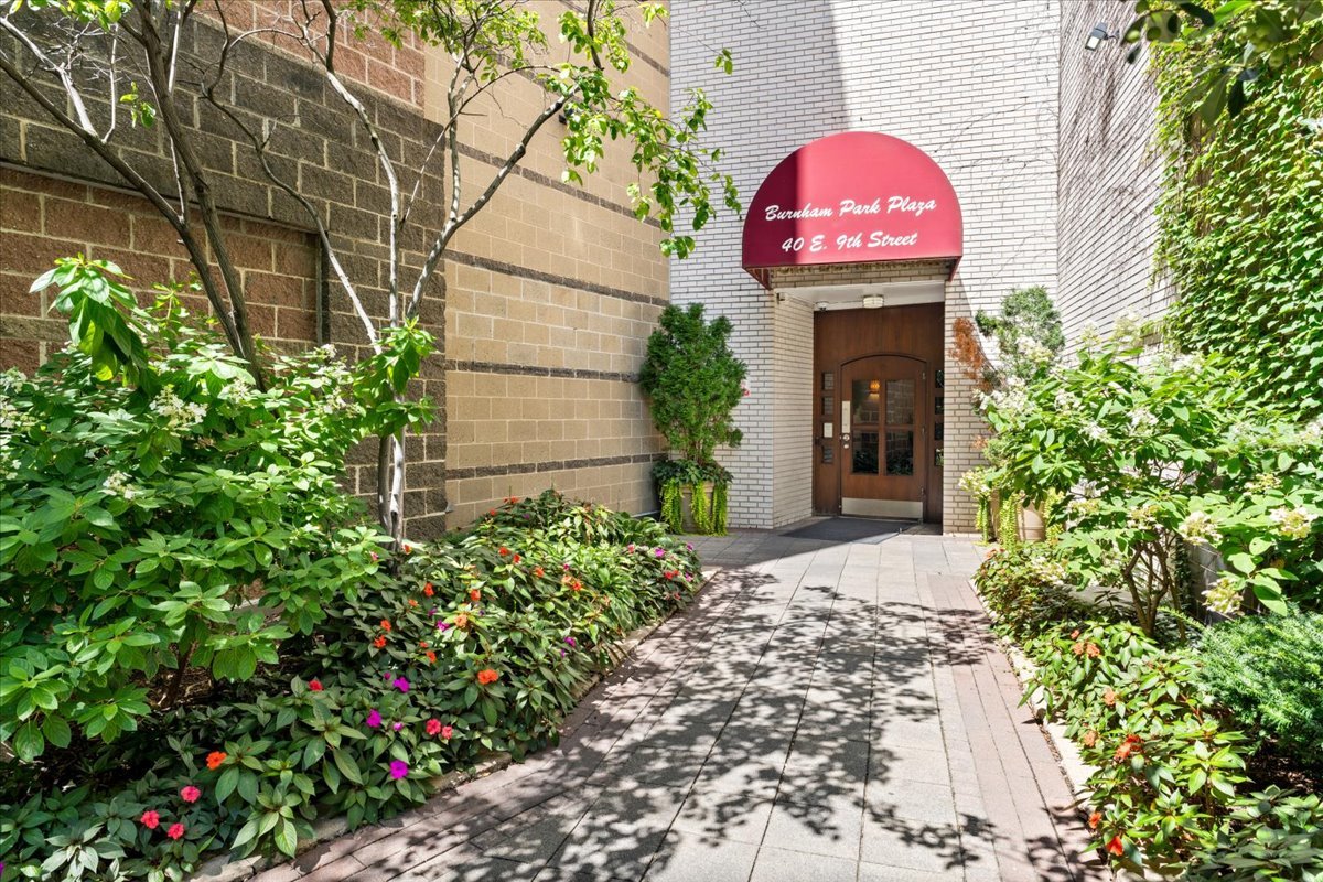 40 E 9th Street Unit: 1303