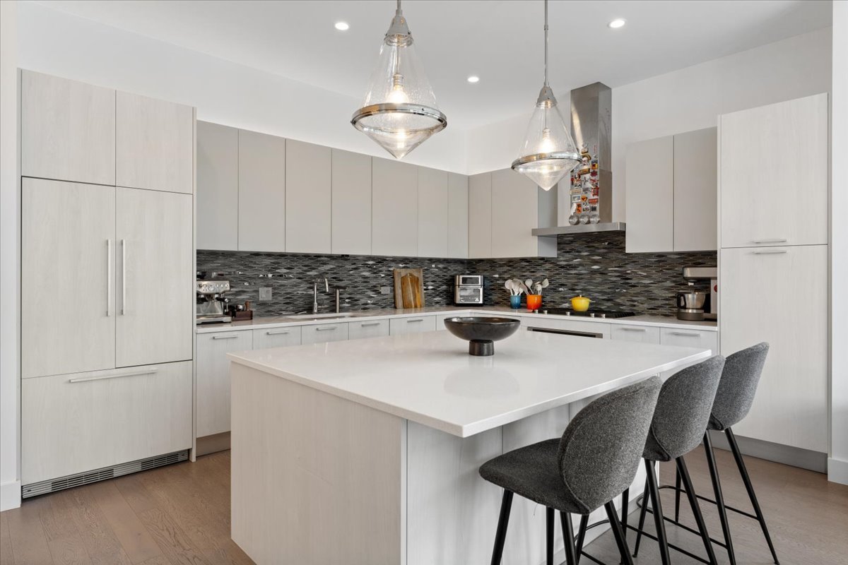 367 W Locust Street Unit: 506