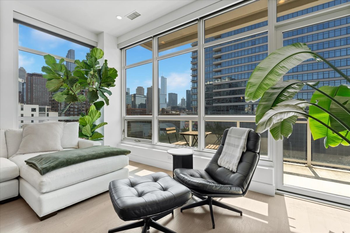 367 W Locust Street Unit: 506