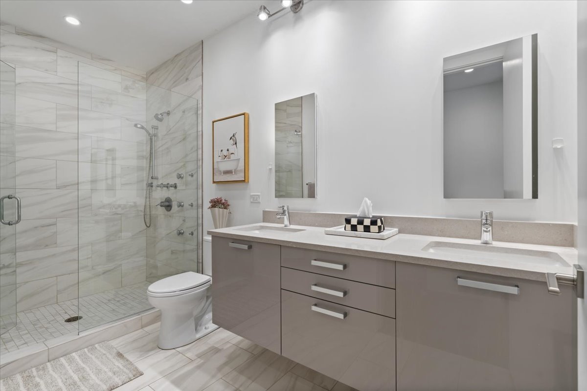 367 W Locust Street Unit: 506