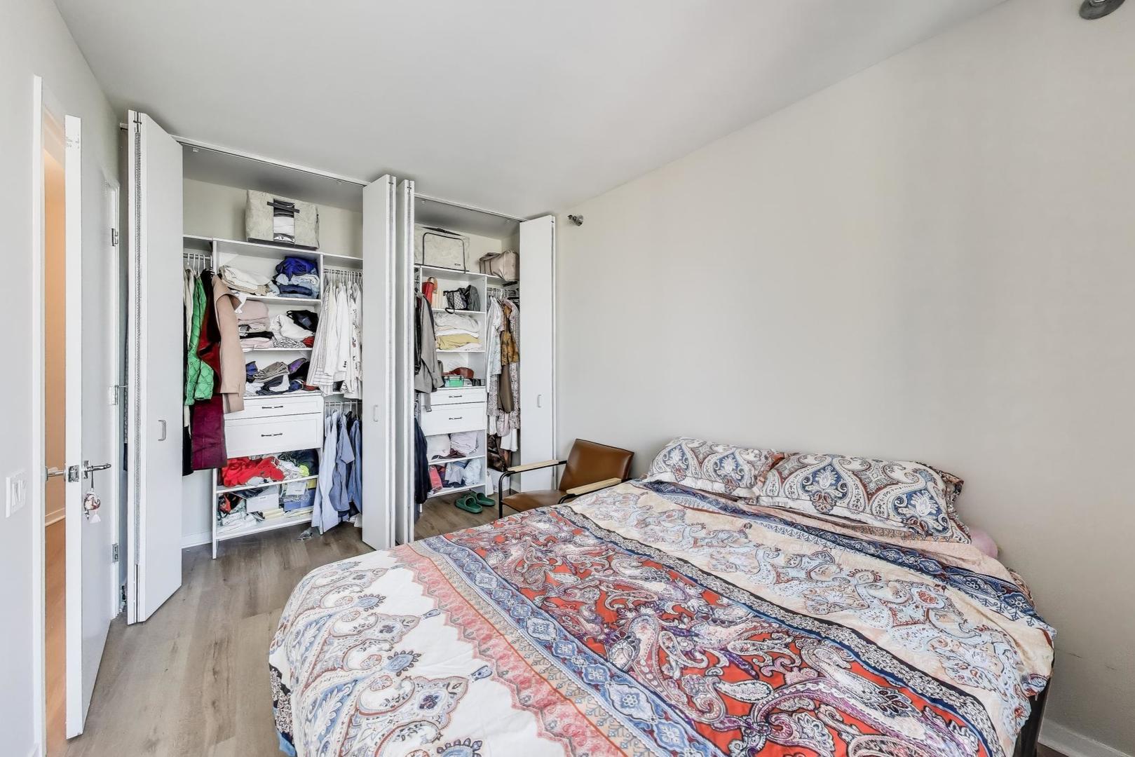 400 N LASALLE Drive Unit: 2212