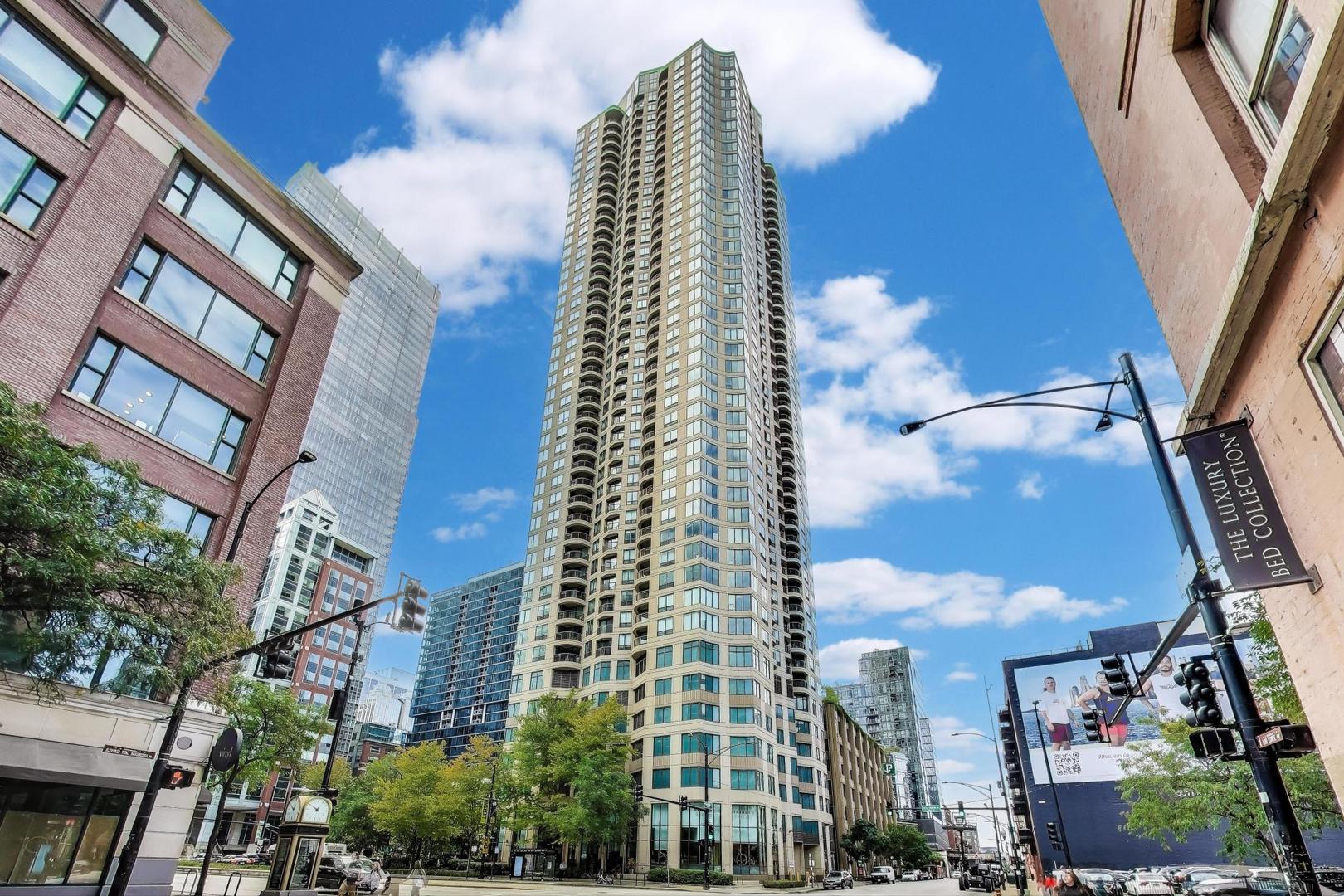 400 N LASALLE Drive Unit: 2212