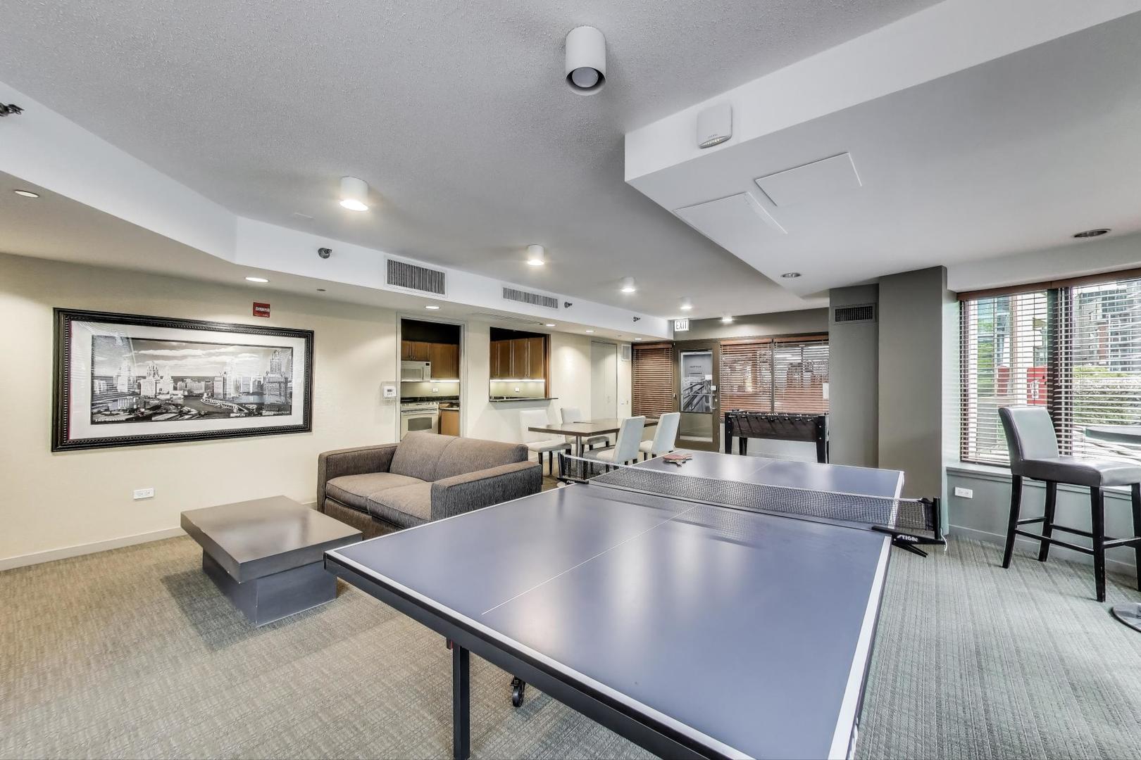 400 N LASALLE Drive Unit: 2212