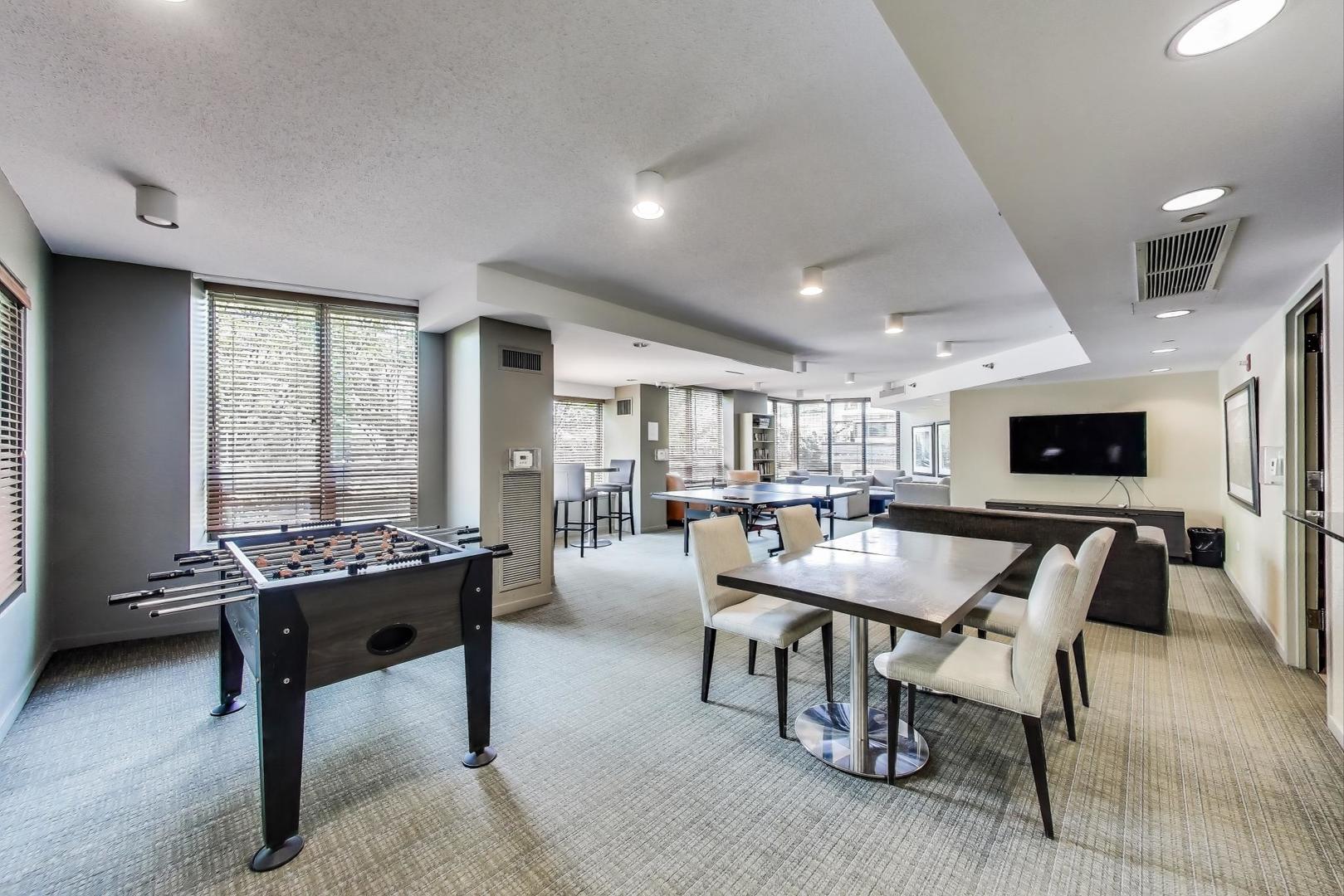 400 N LASALLE Drive Unit: 2212