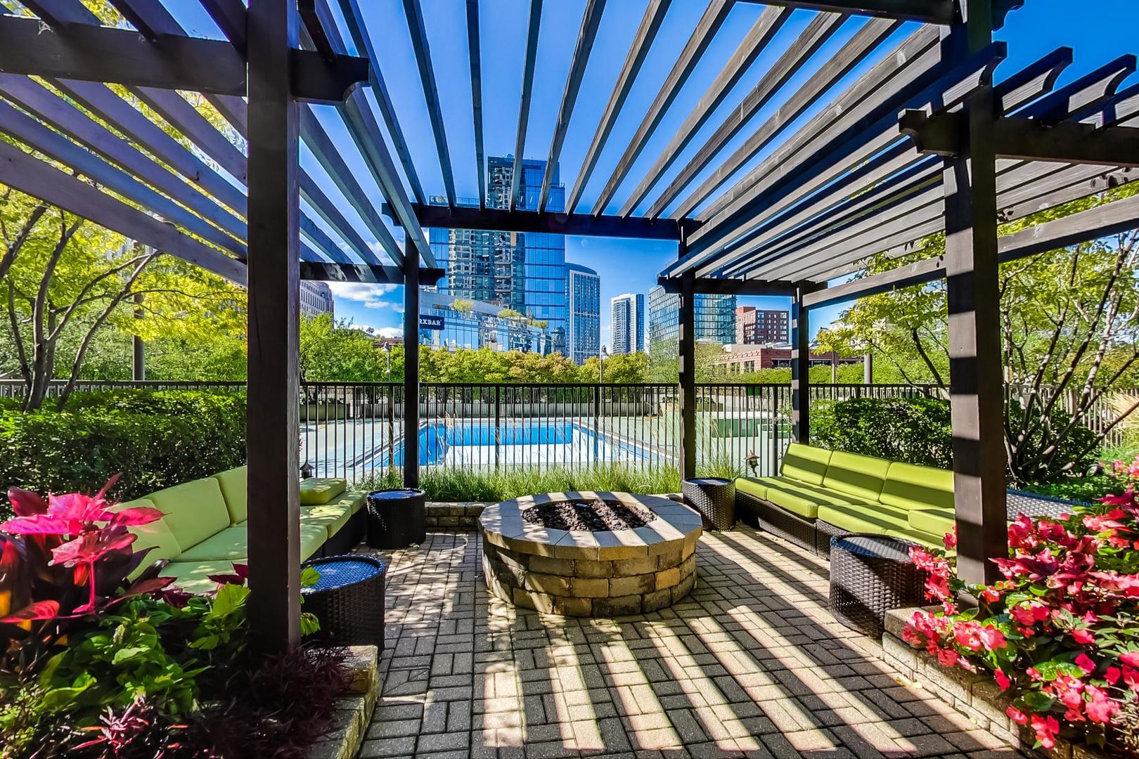 400 N LASALLE Drive Unit: 2212