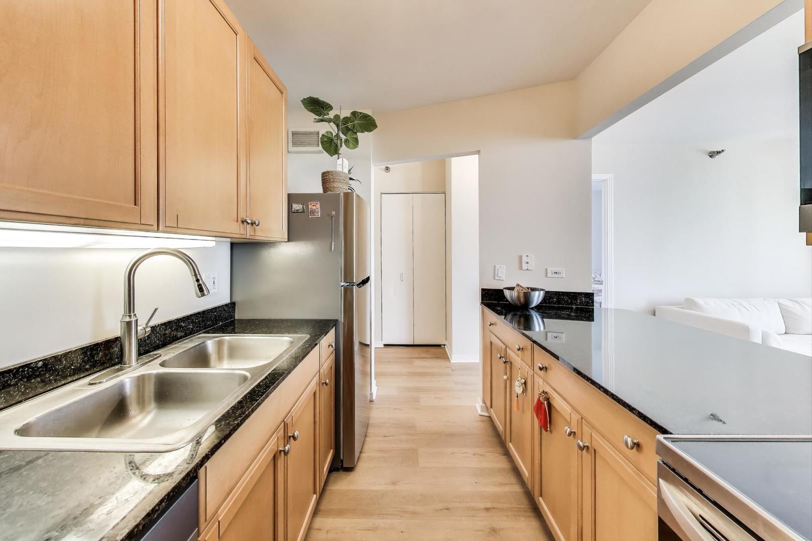 400 N LASALLE Drive Unit: 2212
