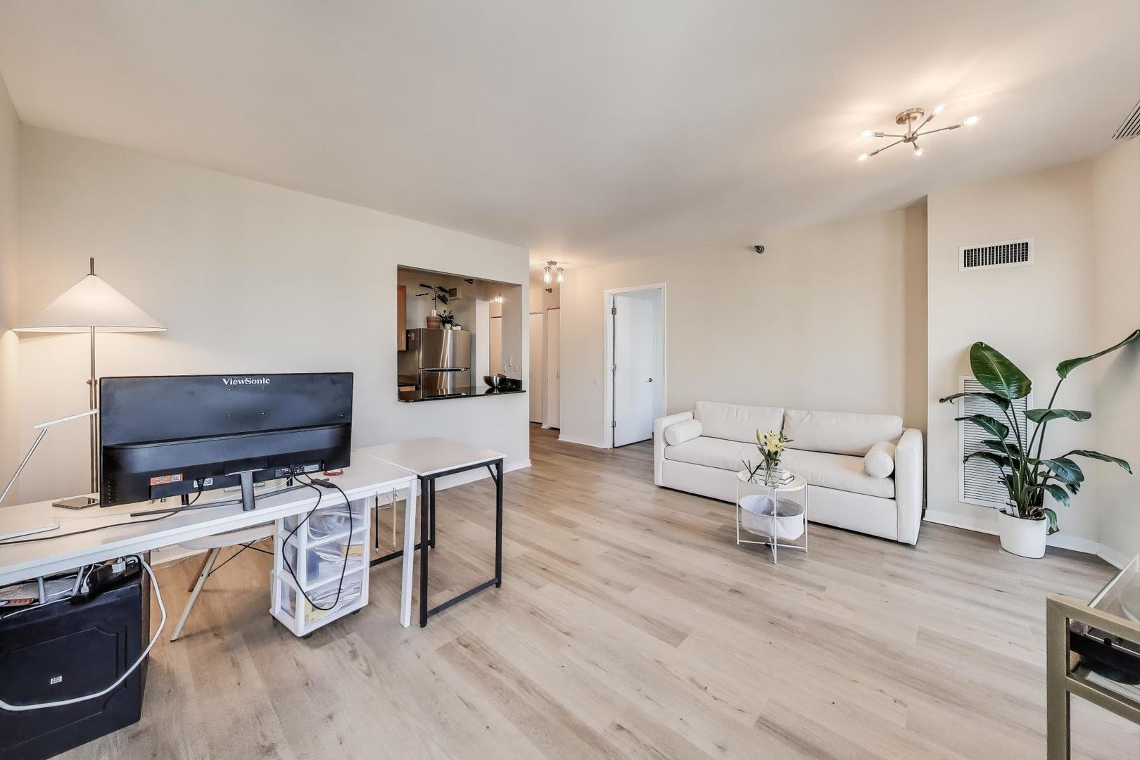 400 N LASALLE Drive Unit: 2212