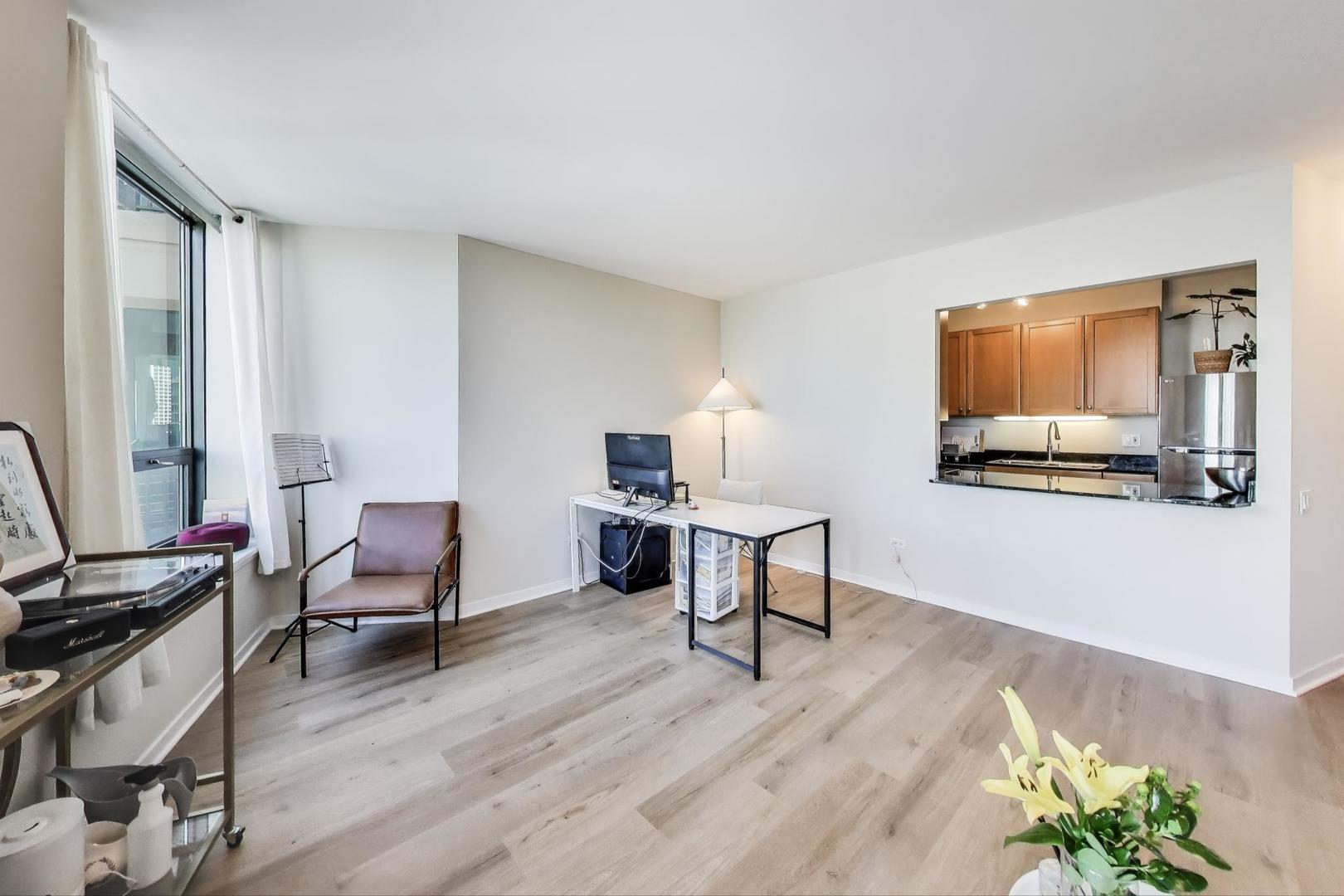 400 N LASALLE Drive Unit: 2212