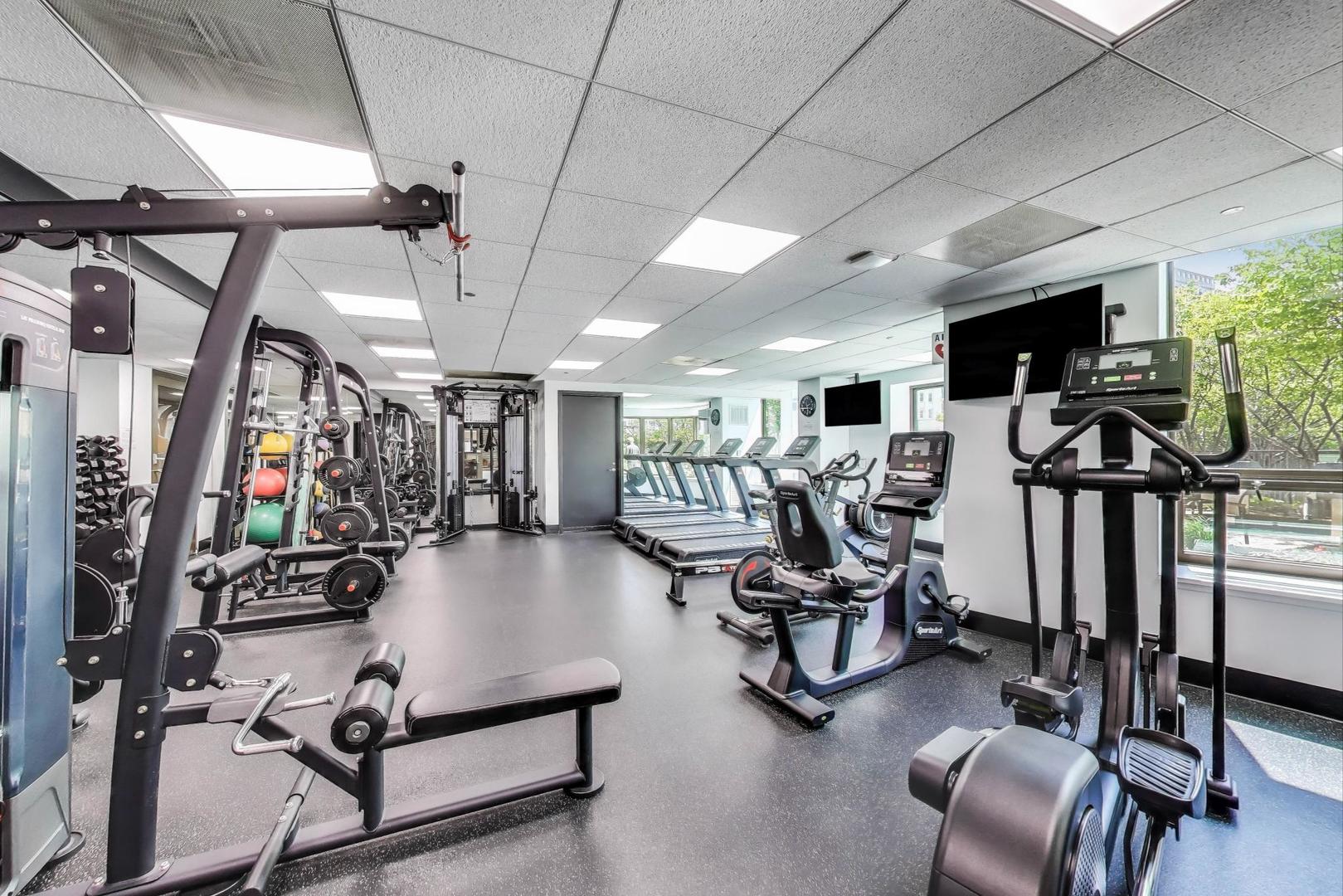 400 N LASALLE Drive Unit: 2212