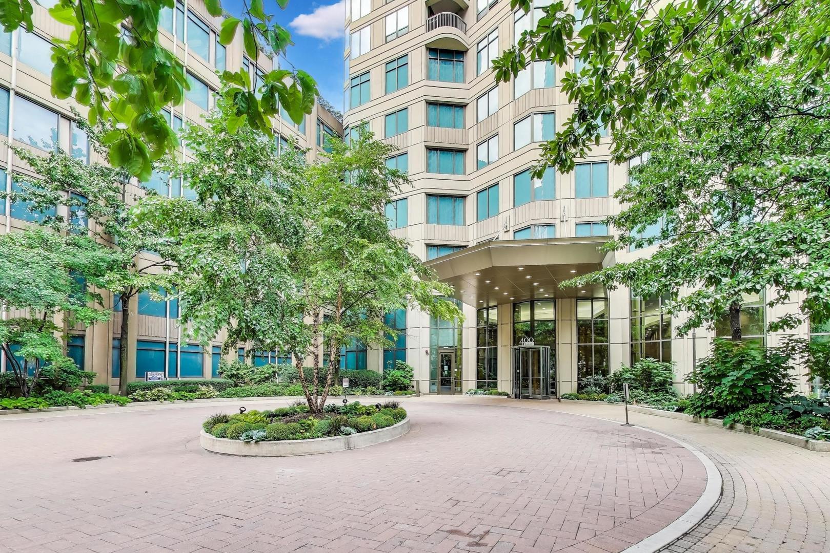 400 N LASALLE Drive Unit: 2212