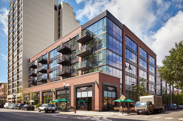 211 W Scott Street Unit: 401