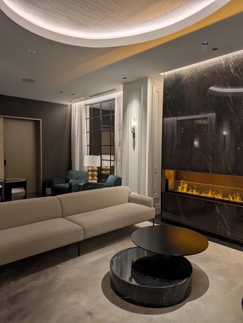 2300 N Lincoln Park West Unit: 206