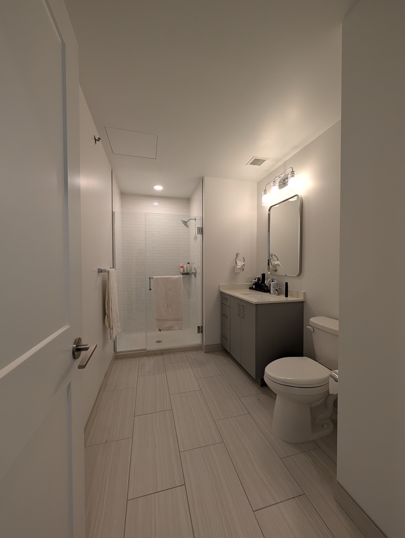 2300 N Lincoln Park West Unit: 206
