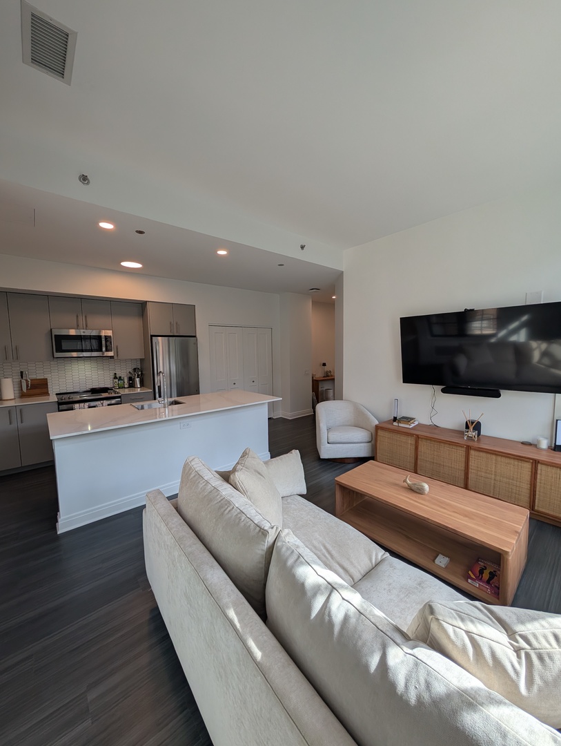 2300 N Lincoln Park West Unit: 206