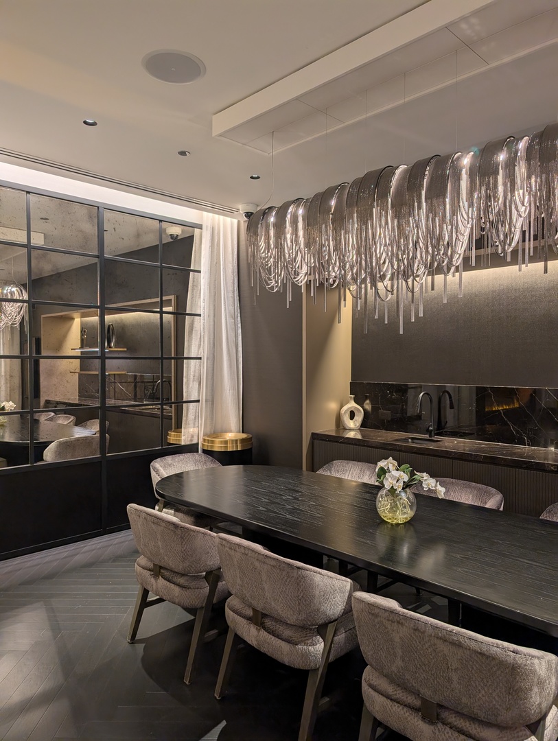 2300 N Lincoln Park West Unit: 206