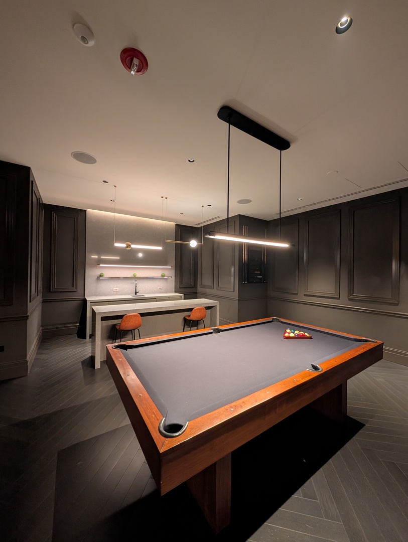 2300 N Lincoln Park West Unit: 206