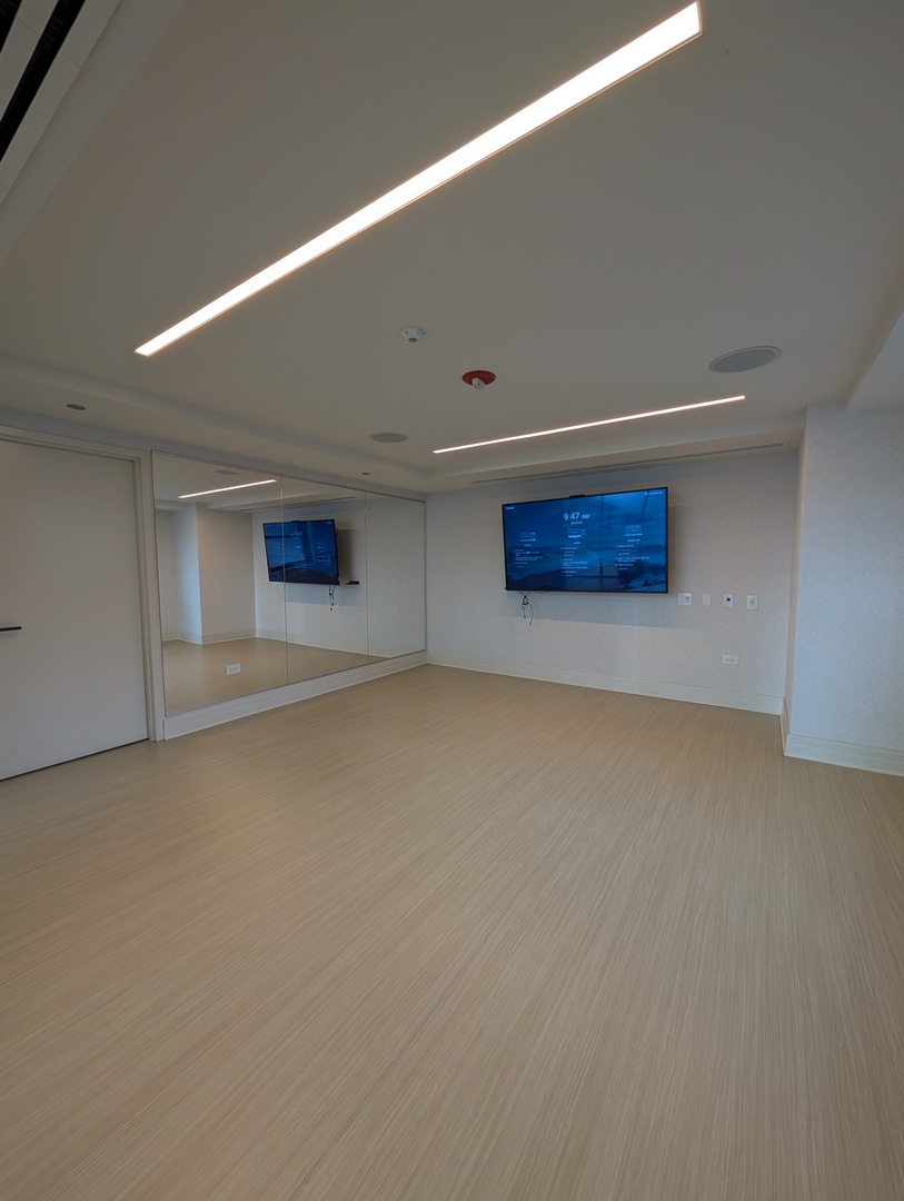2300 N Lincoln Park West Unit: 206