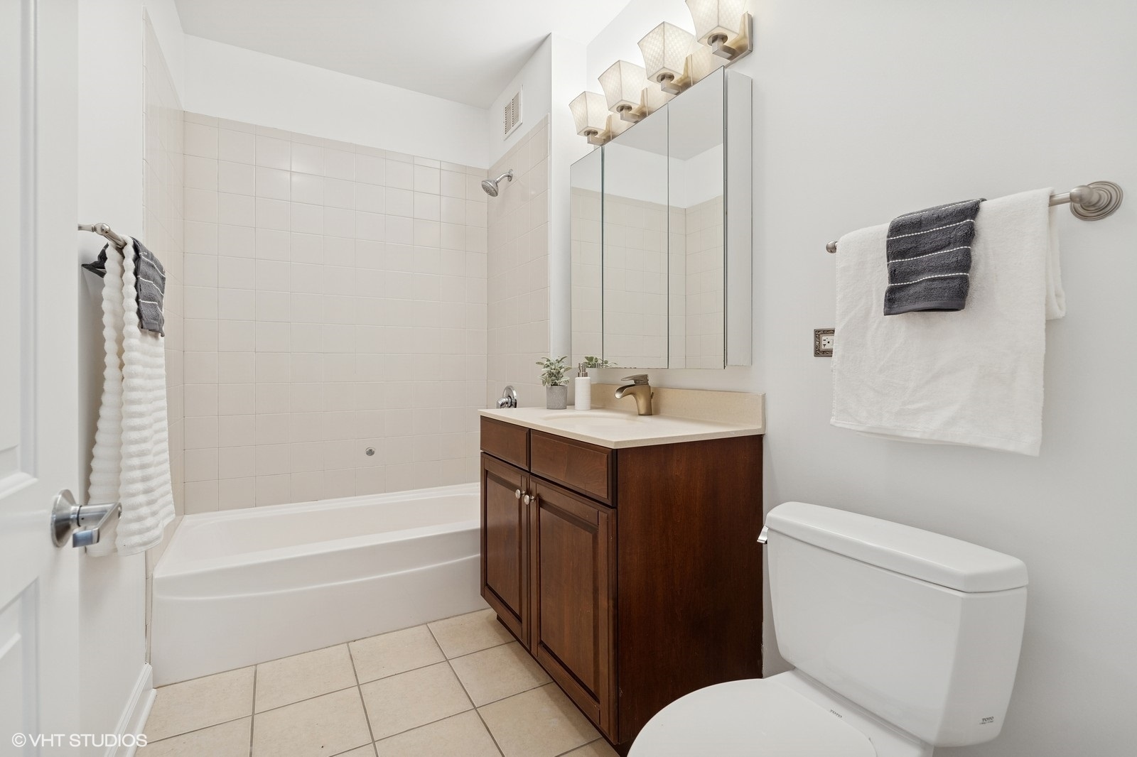 420 E Waterside Drive Unit: 1103